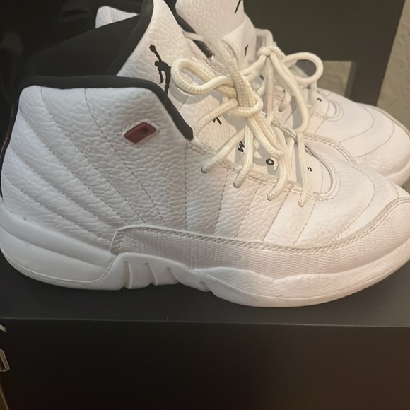 Boys Jordan’s size 3 preloved good condition - Picture 3 of 7